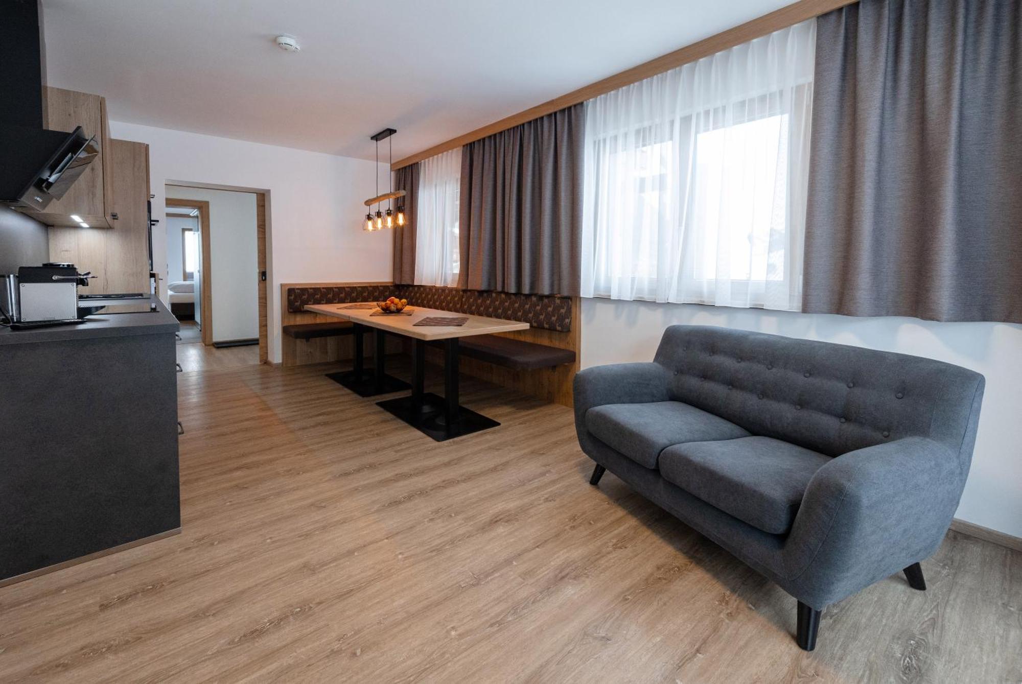 Hotel Steuxner Нойштіфт-ім-Штубайталь Екстер'єр фото