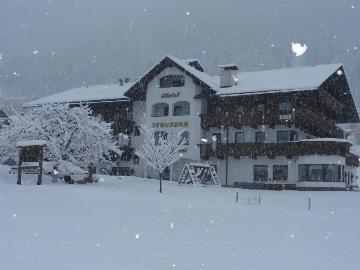Hotel Steuxner Нойштіфт-ім-Штубайталь Екстер'єр фото